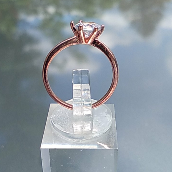 Rose gold plated solitaire engagement ring - Picture 3 of 6